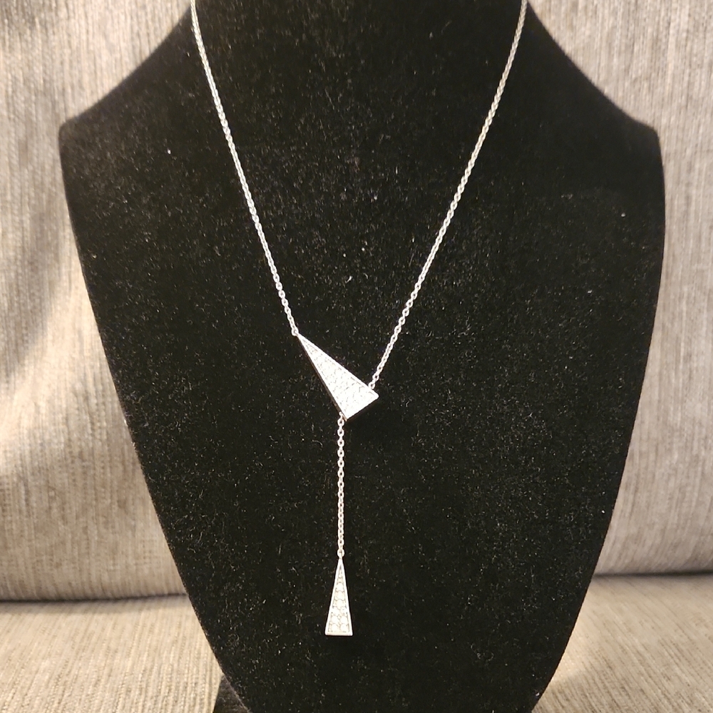 Elegant Silver Geometric Necklace.